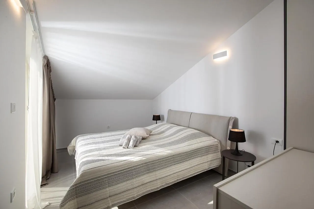 Apartman Damjan Pjescana Uvala 0*,